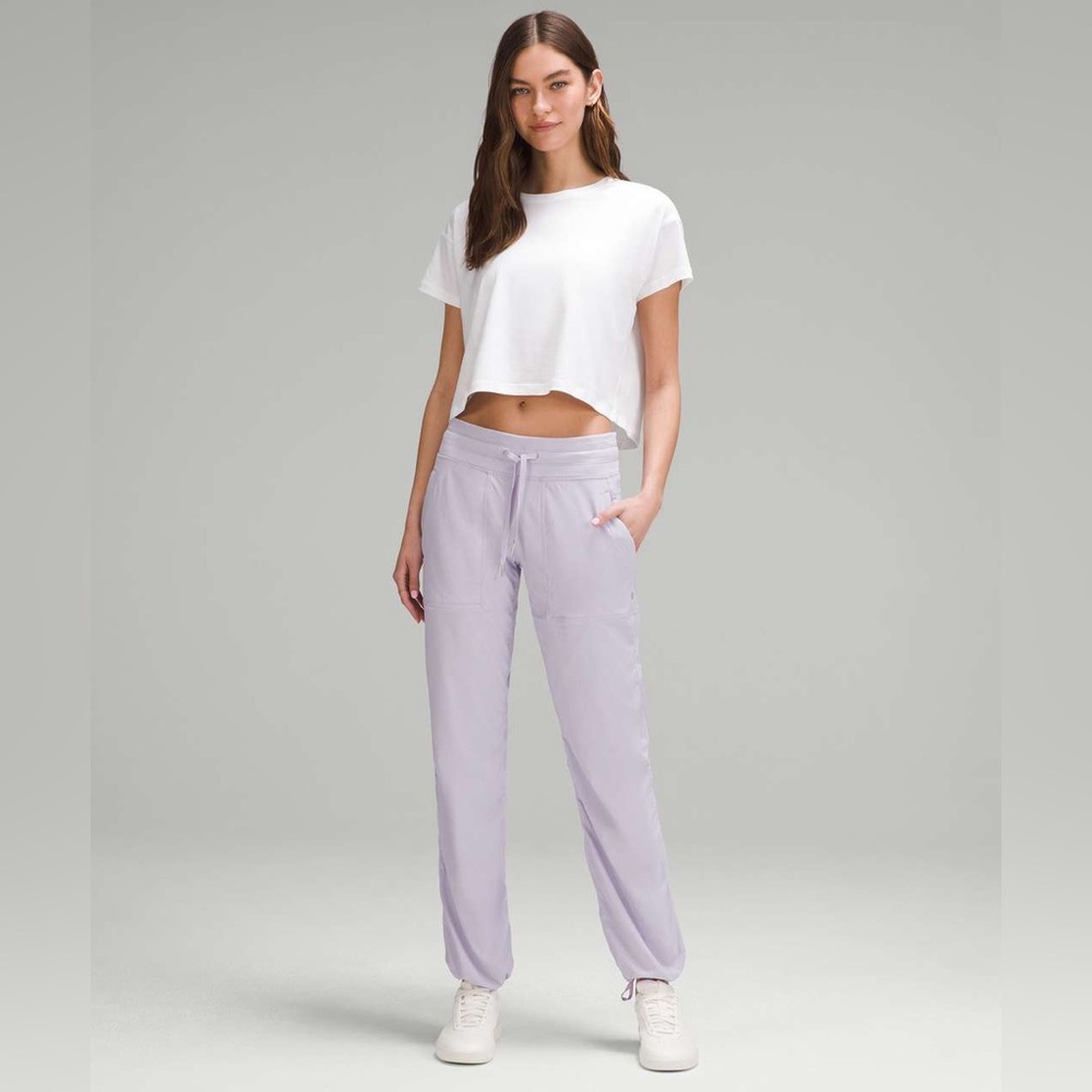 Lululemon Dance Studio Mid-Rise Pant *Regular
Lilac Ether light purple pastel